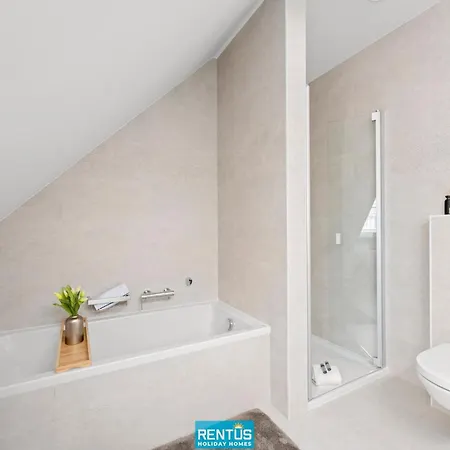 Melodie De La - Spacious House For 8 Persons
